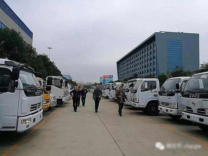 曾都區(qū)南郊國(guó)稅分局局長(zhǎng)率隊(duì)到程力汽車集團(tuán)考察調(diào)研指導(dǎo)工作